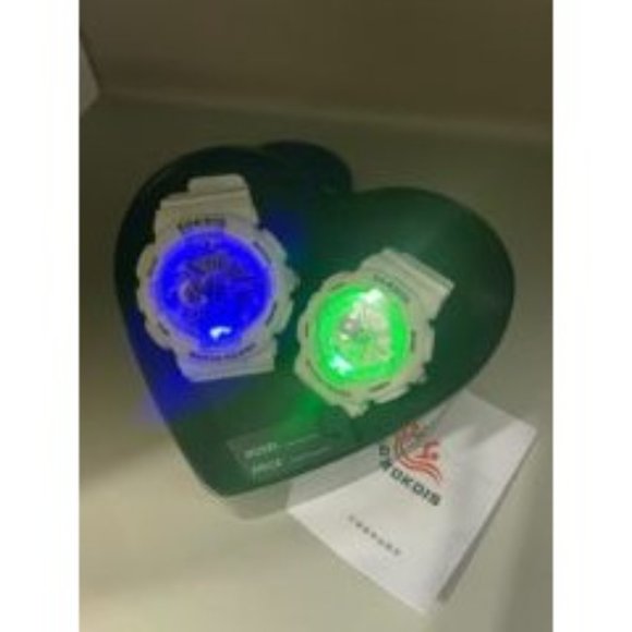 TWO New Watches  FREE Heart Shape DISPLAY CASE - Picture 4 of 11